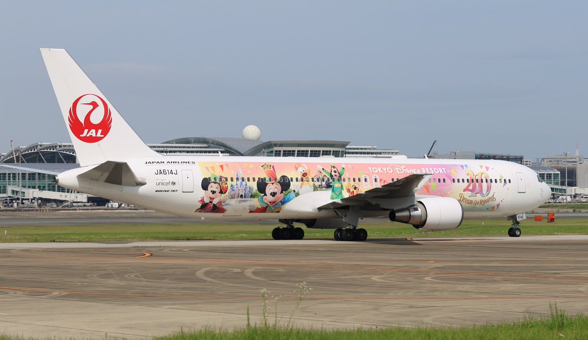2023/6/10📷福岡空港
 ✈️JA614J 
東京ディズニーリゾート40周年特別塗装機
JALカラフル・ドリーム・エクスプレス