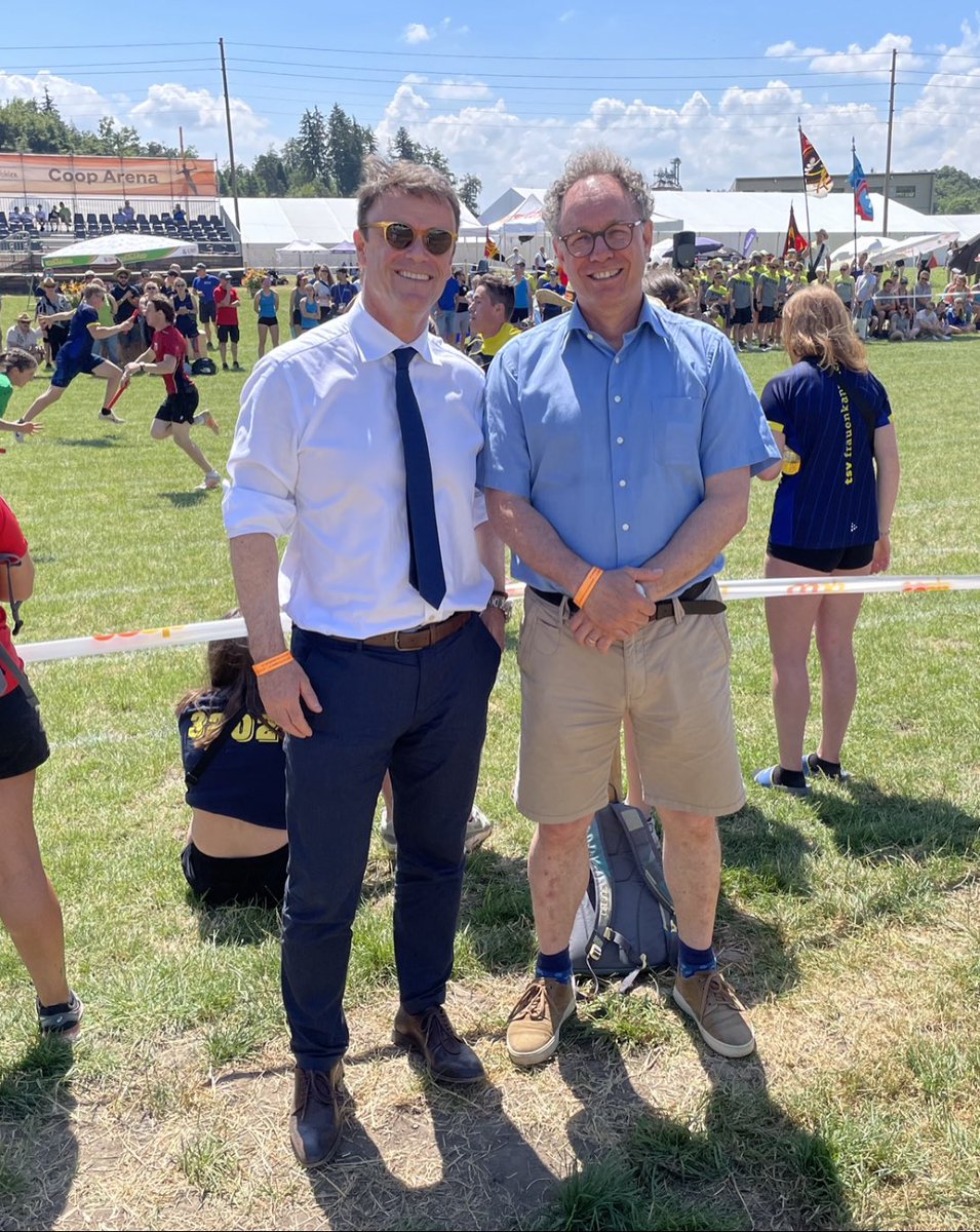 SicherheitBern's tweet photo. Der @kanton_bern in Festlaune😎.
Nebst #Schwingfest &amp; anderen Anlässen gibt es das mittelländische #Turnfest in #Säriswil, wo dank tadelloser Organisation &amp; #Sicherheit &amp; toller Volksfeststimmung☀️ packender #Sport geboten wird; zusammen mit Gemeindepräsident #BänzMüller #Wohlen https://t.co/t8jrqN6QKX
