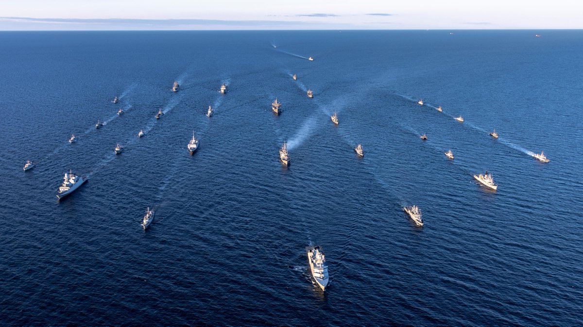 Never Alone ⚓ 💪 🙌 

📍 BALTIC SEA (JUN 04, 2023) Ships participating in exercise Baltic Operations 2023 (BALTOPS32) steam in formation through the Baltic Sea, June 4, 2023. BALTOPS23 is the premier maritime-focused exercise in the Baltic Region. #NavyPartnerships