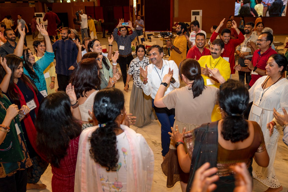 SadhguruAcademy's tweet image. And it&apos;s a wrap! The 7th edition of #humanisnotaresource comes to a close &amp;amp; it&apos;s been an amazing journey! From enriching discussions on culture and leadership to Sadhguru&apos;s ever-lucid take on the subject, the program promises to set new perspectives for leaders for years to come.