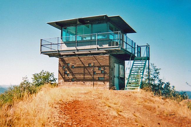 FireTowerBot's tweet photo. The Hogback Mountain LookoutUS 1345 CA 168 https://t.co/hMrqWAjKB2