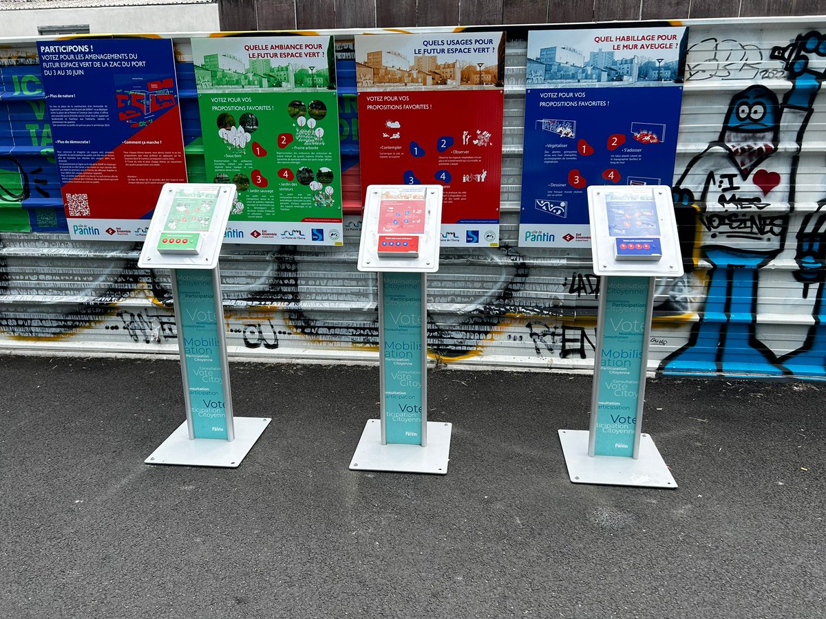 mat_monot's tweet photo. Avec @VilledePantin et la #semip, nous avons installé 3 bornes qui permettent de répondre à ces 3 questions :
- Quelle ambiance végétale pour le futur espace vert ?
- Quels usages ?
- Quel habillage pour le mur aveugle ? https://t.co/ZaslW0BnY4