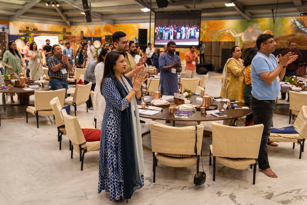 SadhguruAcademy's tweet image. And it&apos;s a wrap! The 7th edition of #humanisnotaresource comes to a close &amp;amp; it&apos;s been an amazing journey! From enriching discussions on culture and leadership to Sadhguru&apos;s ever-lucid take on the subject, the program promises to set new perspectives for leaders for years to come.