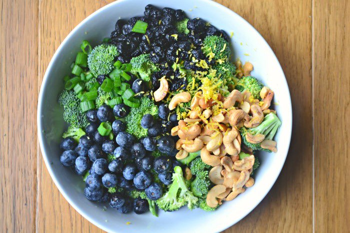 schmoozequeen's tweet photo. Blueberry Lemon Poppyseed Broccoli Salad🫐🥦🍋
#BroccoliSalad #Lemon #Blueberry #PoppyseedDressing
#VeganFood #VeganSalad #HealthyEats
https://t.co/I0WuyNPC85 https://t.co/PmpgVVheIb