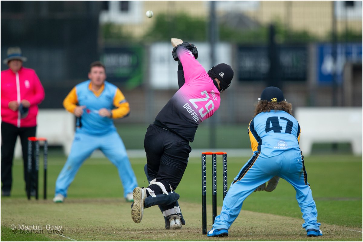 MartinGrayphoto's tweet photo. 'Figures on the Green'... 🏏
Pics from yesterdays @guernseycricket 's Championship decider @cobocricket v Griffins are up at... https://t.co/87cgQvzFgJ 📸📸📸
Here's a taster to whet the appetite...😉
#guernseycricket #weekendcricket #cricketphotos @GuernseySports #getinvolved https://t.co/yJnkiFeEGl