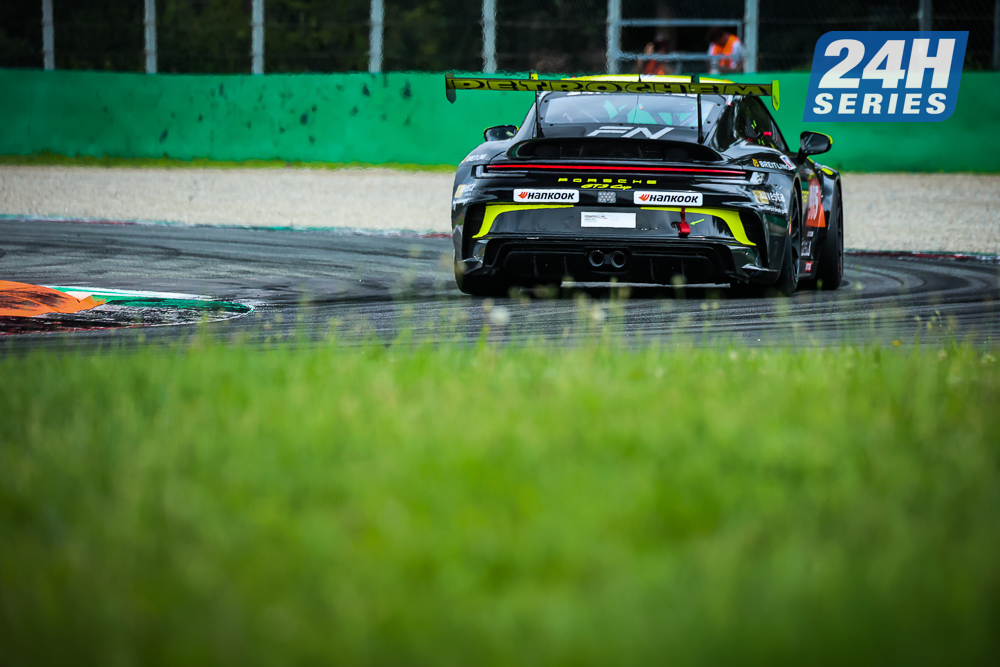 24HSERIES's tweet photo. #24HSERIES | Drama for #Neuhofer (985), 2nd in 992, which has suffered a left rear puncture.
#RedAntRacing (903), class leader, will have heaved a sigh of the relief as the German team was closing the gap.
#12HMONZA @porschesport https://t.co/oc9oRpXSvG