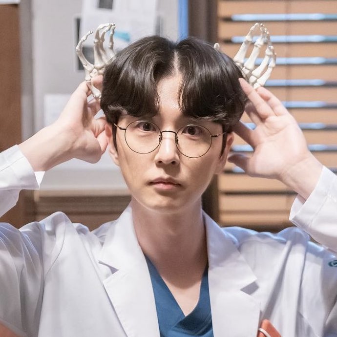 kdrama_menfess's tweet photo. •kdm• 🔥 Dr Romantic 3 🔥

Dr. Bae Moonjung tuh bener2 tenang bangett yaa, kalo bicara lembut, sangat mengayomi, sukaa banget sama karakternyaa😭🙇���♀️🫶 https://t.co/zy40DB1FPX