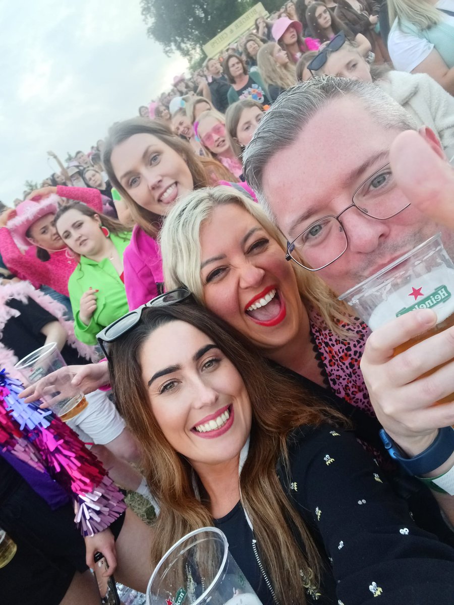 hellobronagh's tweet photo. I am a shell of my former self, but I would do it all again in a heartbeat... #harrystylesslane https://t.co/y2FOx7eVjG