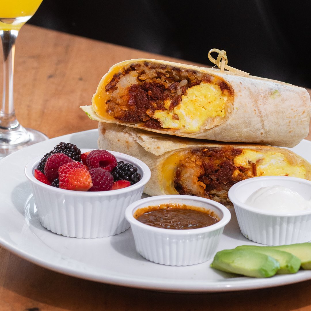Treat yourself to our delicious weekend brunch! 
From mouth-watering omelets to savory fajitas, there’s something for everyone at GuacAmigos. ☀😍
#WeekendBrunch #GuacAmigos #TreatYoSelf #Yum