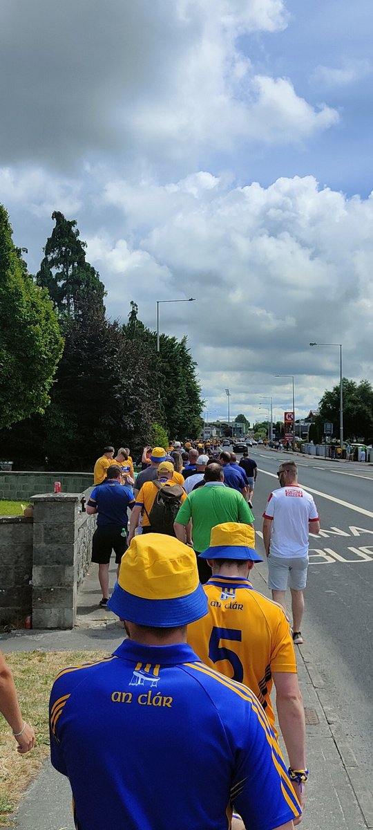 A swarm of yellow jerseys heading towards the TUS Gaelic Grounds for the Munster Final.

Only time will tell who will be crowned the Munster Champions 

#LuimneachAbú @Limerick_Leader
