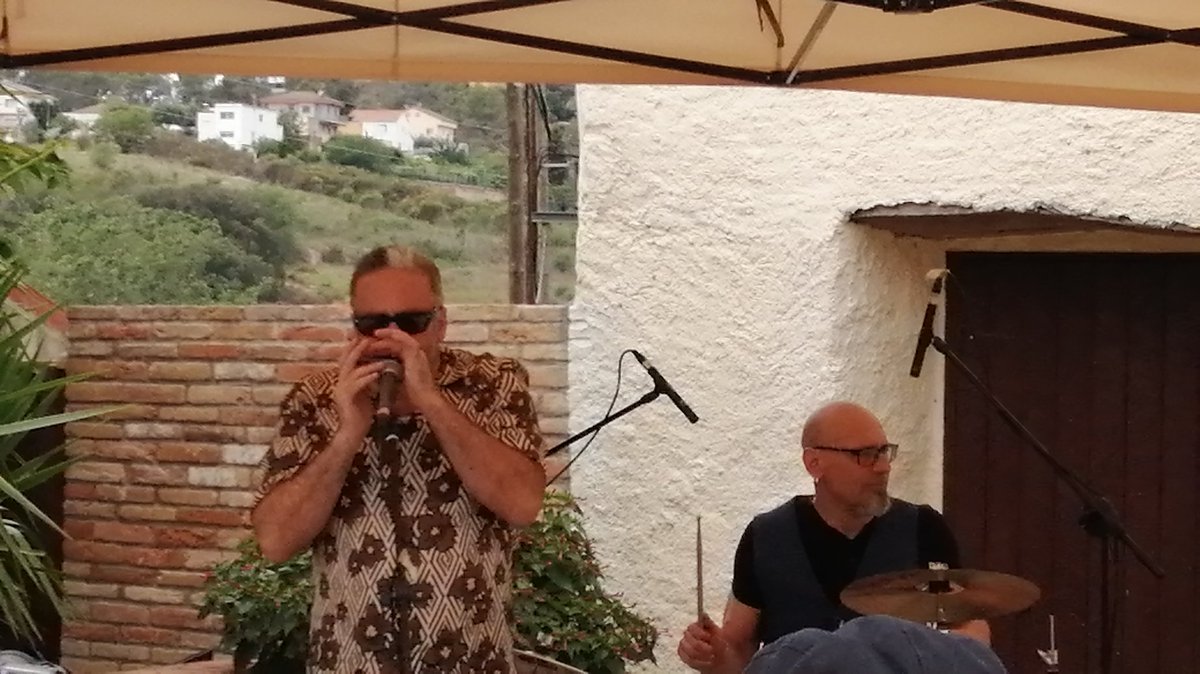 OscarArCat's tweet photo. Matí de Blues a @CanRamoneda i la societat @BluesRubi. ✨
#livemusic
#Rubicity
#Cultura https://t.co/upOZnte1sF