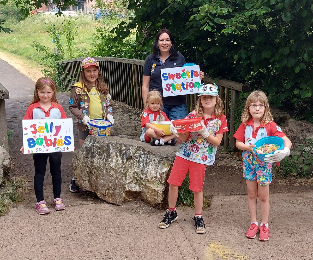 We helped at the Bradley Stoke 10k this morning giving out water and jellybabies to the runners. 🏃‍♀️ 
<a href="/TheBSJournal/">BradleyStokeJournal</a> <a href="/Girlguiding/">Girlguiding</a> <a href="/GirlguidingBSG/">Girlguiding BSG</a> <a href="/GirlguidingSWE/">Girlguiding SWE</a> <a href="/GGFromeValley/">Girlguiding Frome Valley division</a>