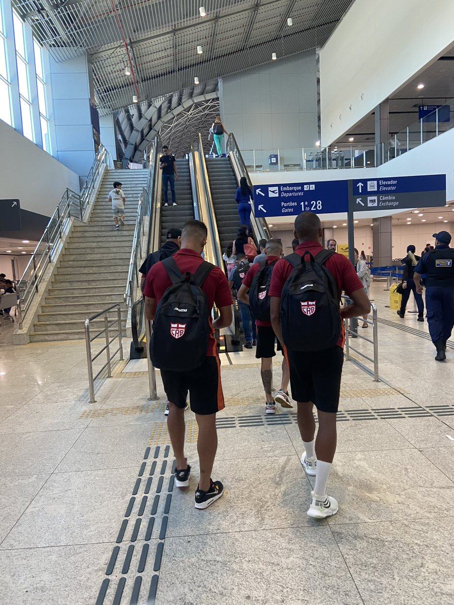 iversonfnds's tweet photo. O Galo embarcou no início da tarde em voo direto de Fortaleza à Maceió. https://t.co/PqdbYQPNgP
