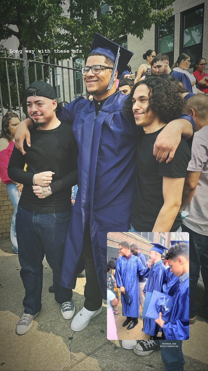 OmxrTV's tweet photo. ‘23 graduates 👨🏻‍���� ft. the homies https://t.co/T97rK0Xj9d