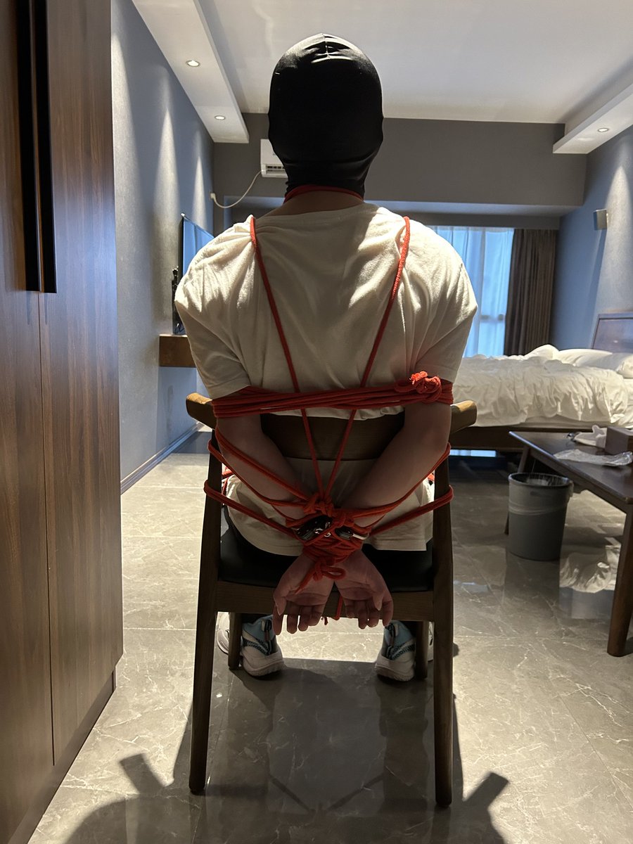 XMJYWK111's tweet photo. 因为被绑的很严导致被绑傻了所以没有文案💔 https://t.co/KX3A0LLtHi