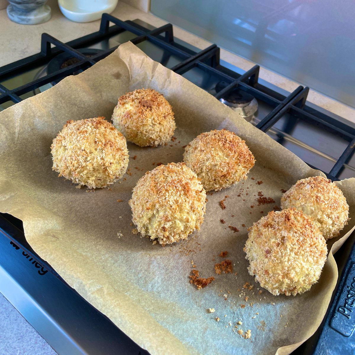 Just out of the oven, smoked haddock arancini

 #homecooking #arancini #italianfood