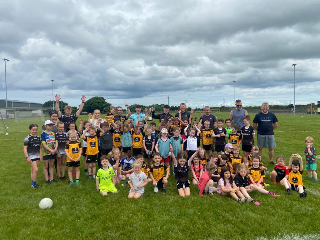 Our underage teams with Ethan, Brian and their coaches this morning

🏁⚫️🟡🏁

@sligogaa
