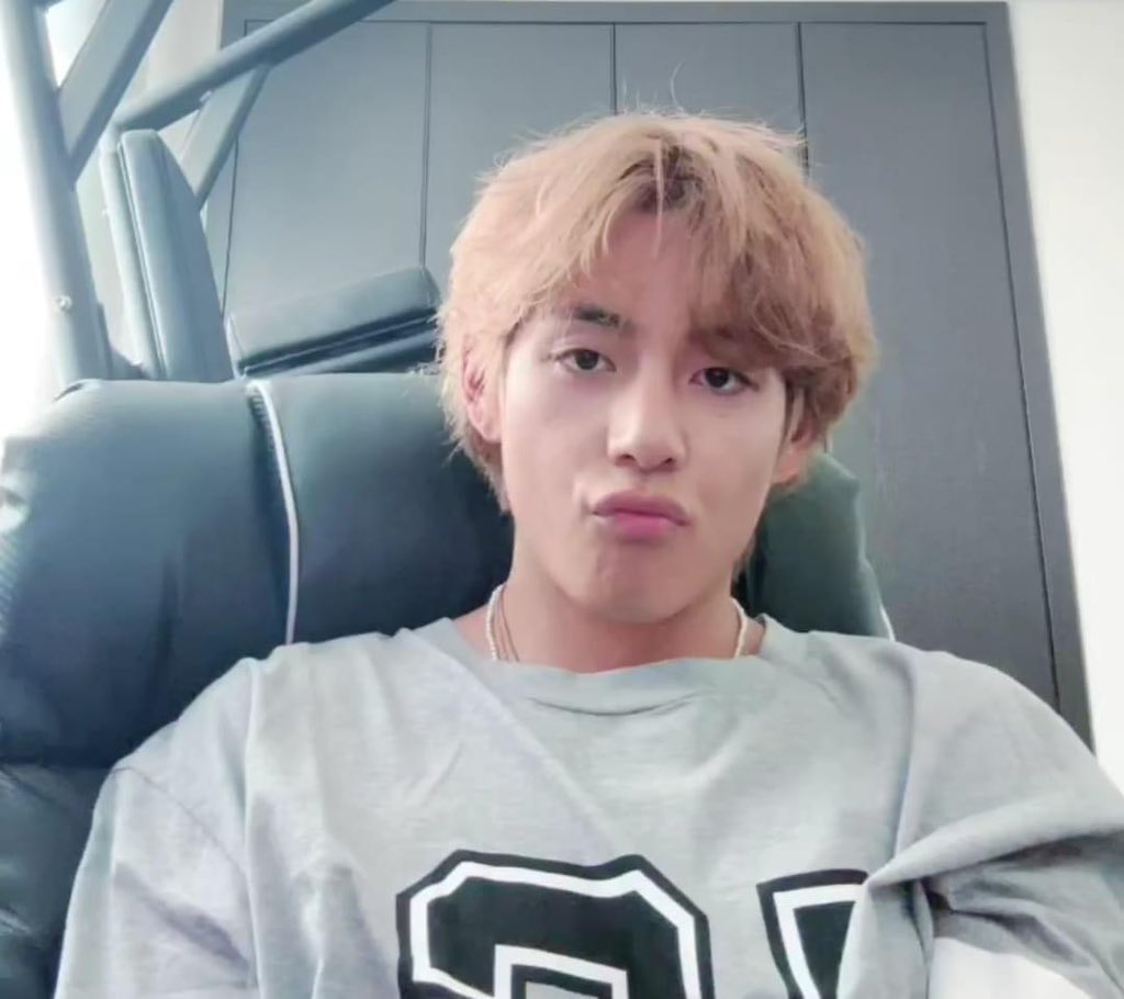 TaehyungVBTSFan's tweet photo. 🐻🐯 https://t.co/qGgTkr7xjp