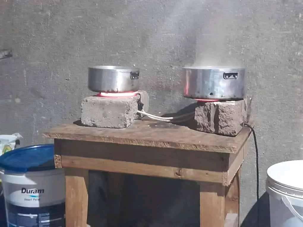 Carolinerathabe's tweet photo. Tembisa Monneng 📍 preparing dinner https://t.co/4eTBq6sdtM