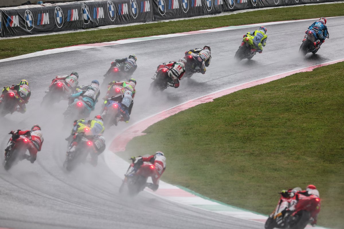 MotoEofficial's tweet photo. The heavy rain was a main issue in #MotoE's Race 2 🌧️but how amazing are these dramatic shots of the action on wet conditions? 📸

#ItalianGP 🇮🇹 #MotoE https://t.co/Zz4YcdAbyK