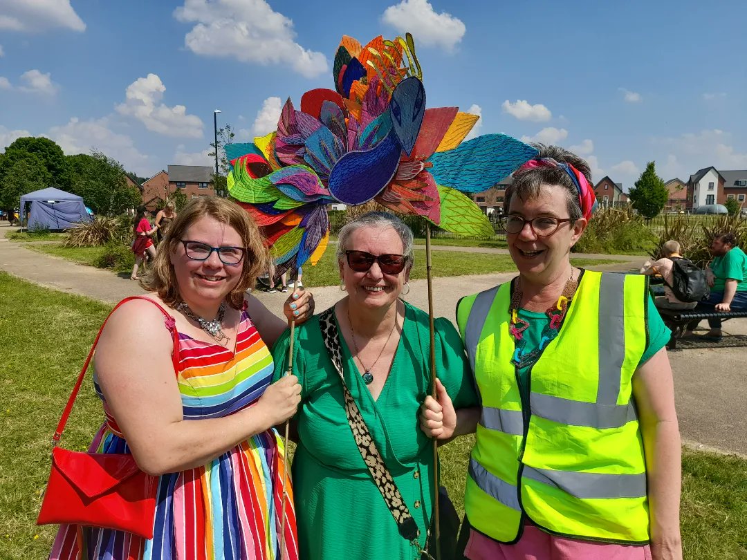 Canley stole my 💚 with a colourful community celebration for #TheBigLunch, with @edencommunities, during the #MonthOfCommunity 

@CanleyCC @warwickarts
@playingout @corbettam

There is so much to celebrate, this June, at: monthofcommunity.com

#Canley #CanleyParade #Coventry