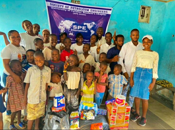 UnicalSpe's tweet photo. Happy Sunday everyone.

Yesterday was amazing as we were privilege to spend the best part of our day with lovely, beautiful kids in an Orphanage. We and the children had so much fun that it hurt to say goodbye. 

Highlights from the events:
#WeAreSPE
#SpePH103
#SPEnigeriacouncil https://t.co/teIGsgbLLX