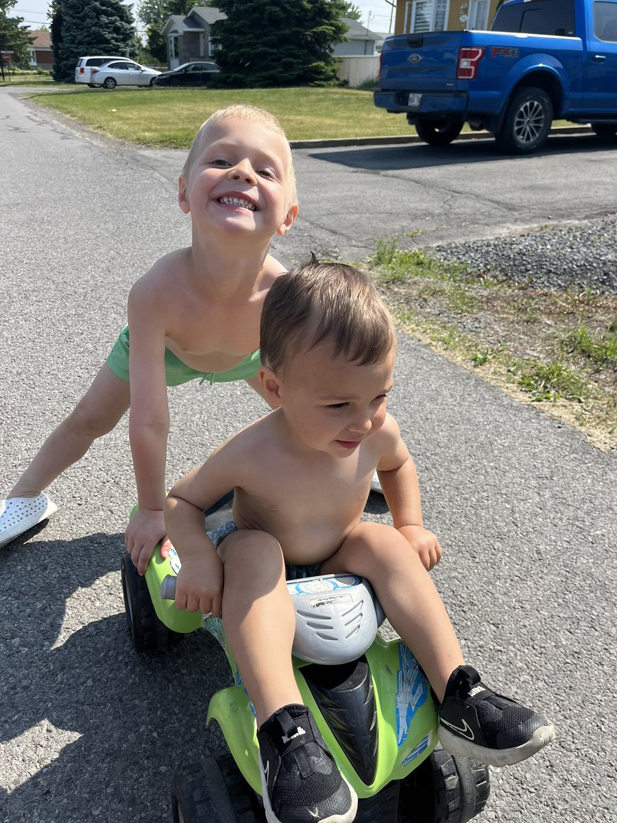 Morning shenanigans 🌪️🤍