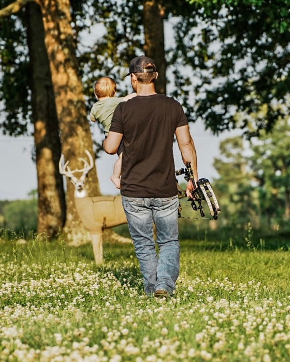 Building memories, one arrow at a time.

#beararchery #madeintheusa #memories #archery #archer #bowhunter #bowhunting #targetpratice