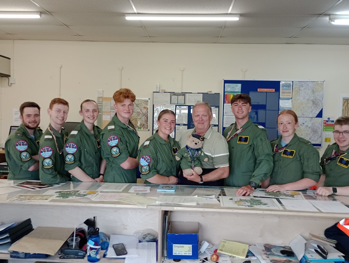 Richard48535122's tweet photo. This is team work at it's highest level!
These young ladies and gentlemen were simply AMAZING
#beartastic
#bearbrilliant
#bearamazing
We cannot thank you enough for all your help this weekend. https://t.co/e82BzBUFId