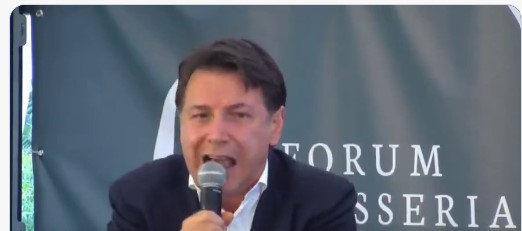 Conte: "non sarebbe stato più saggio sedersi ad un tavolo di negoziato?"

Vespa: "è Putin che non vuole mediare"

C: "ah è putin che non vuole mediare? Ma lei ha parlato con Putin per dire che non vuole mediare? Come si fa ad entrare nella testa di Putin...(diventa aggressivo) ma