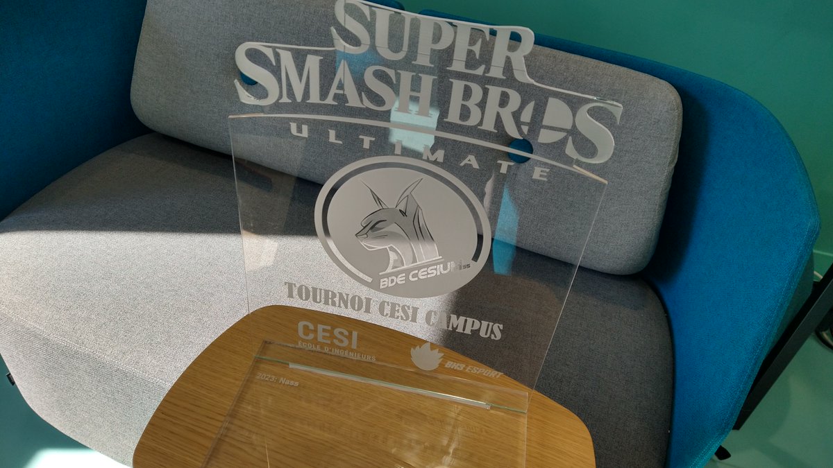 BDECesium55's tweet photo. C'est une fin de tournoi SSBU ! 
Victoire de @El_Nassimooo qui remporte ce premier tournoi SSBU par le BDE du CESI Caen et qui repart avec son trophée. 
Son nom restera gravé sur le trophée d'honneur.

Continuez de suivre nos réseaux, on revient bientôt ;) https://t.co/yQMZDJ3KaI