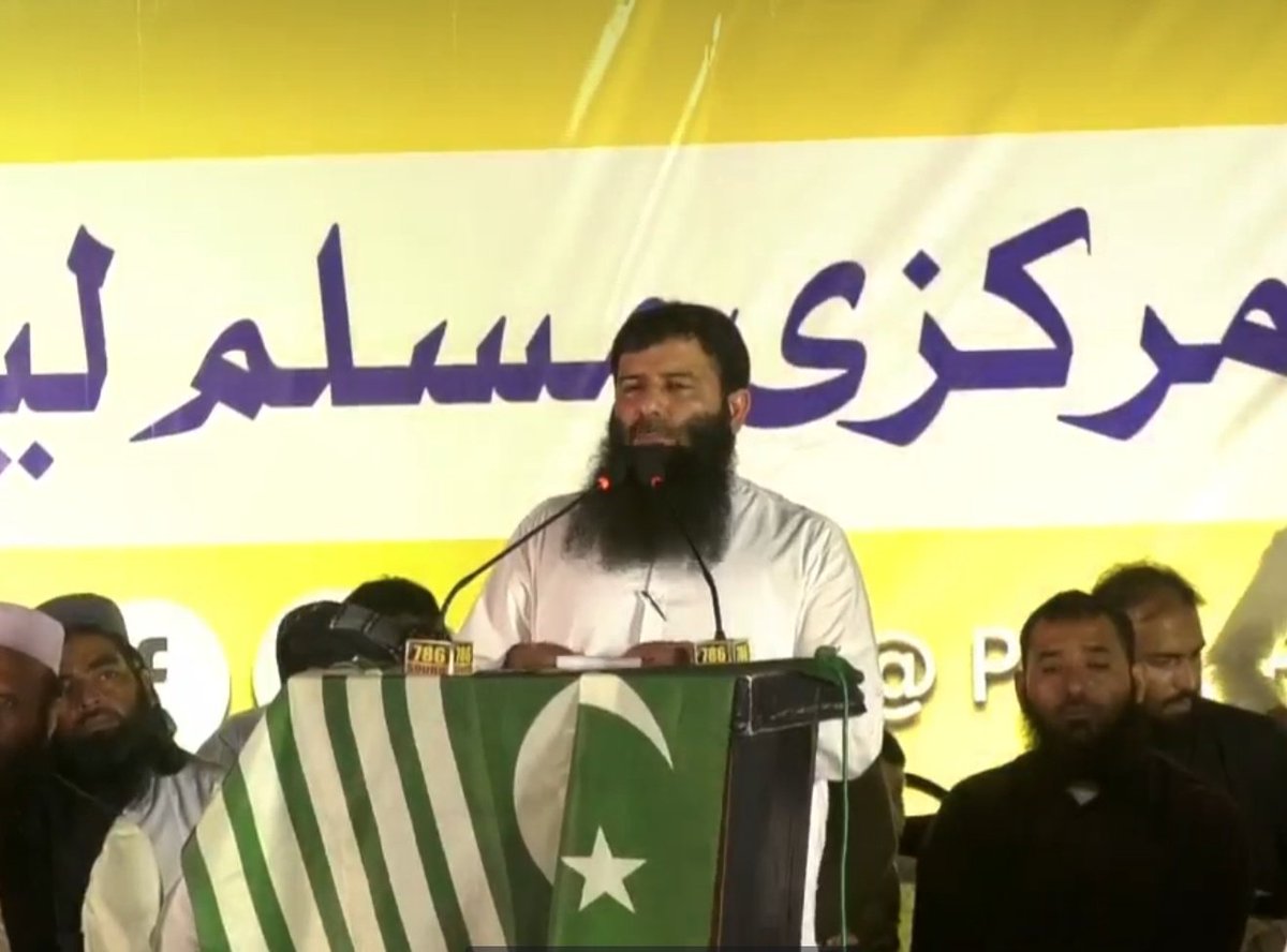 AHSadiqOfficial's tweet photo. محترم جناب ڈاکٹر سید مزمل اقبال ہاشمی صاحب #اتحاد_کانفرنس_پشاور سے خطاب فرما رہے ہیں.
@PMMLMedia #PMML #PoliticsWithEthics https://t.co/w9cuOQqYWI