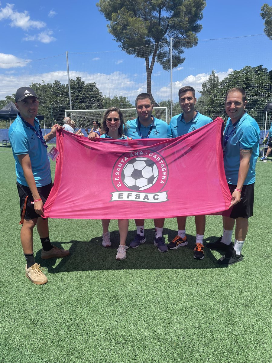 sergioln13's tweet photo. Damos por finalizada una temporada de mucho aprendizaje,ponemos la guinda con un fin de semana inmejorable y un torneo @MarinaBaixaCup espectacular.
A recargar pilas y preparar otro año con este grupazo 🍍❤️⚽️ https://t.co/XEJv6WAarD