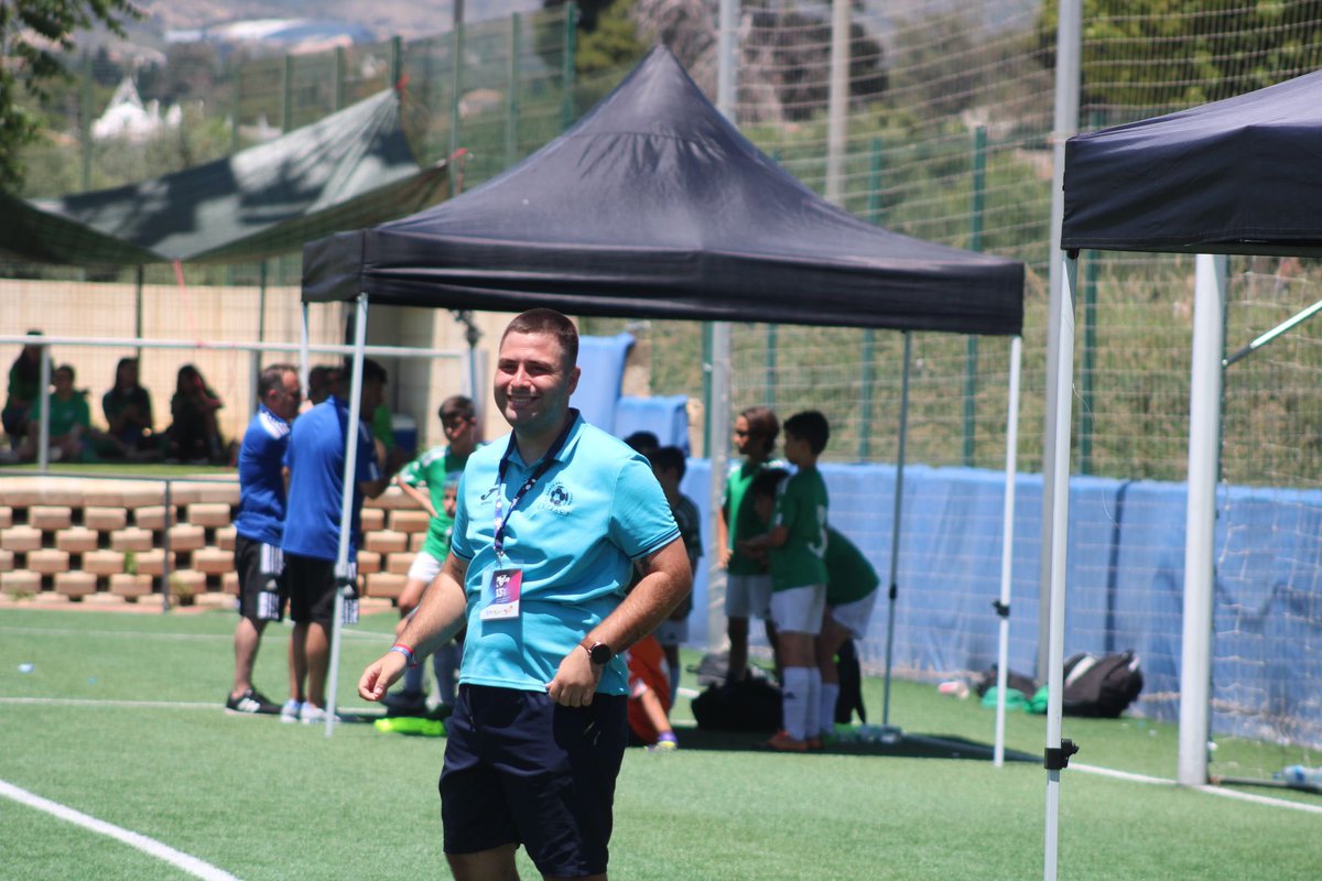 sergioln13's tweet photo. Damos por finalizada una temporada de mucho aprendizaje,ponemos la guinda con un fin de semana inmejorable y un torneo @MarinaBaixaCup espectacular.
A recargar pilas y preparar otro año con este grupazo 🍍❤️⚽️ https://t.co/XEJv6WAarD