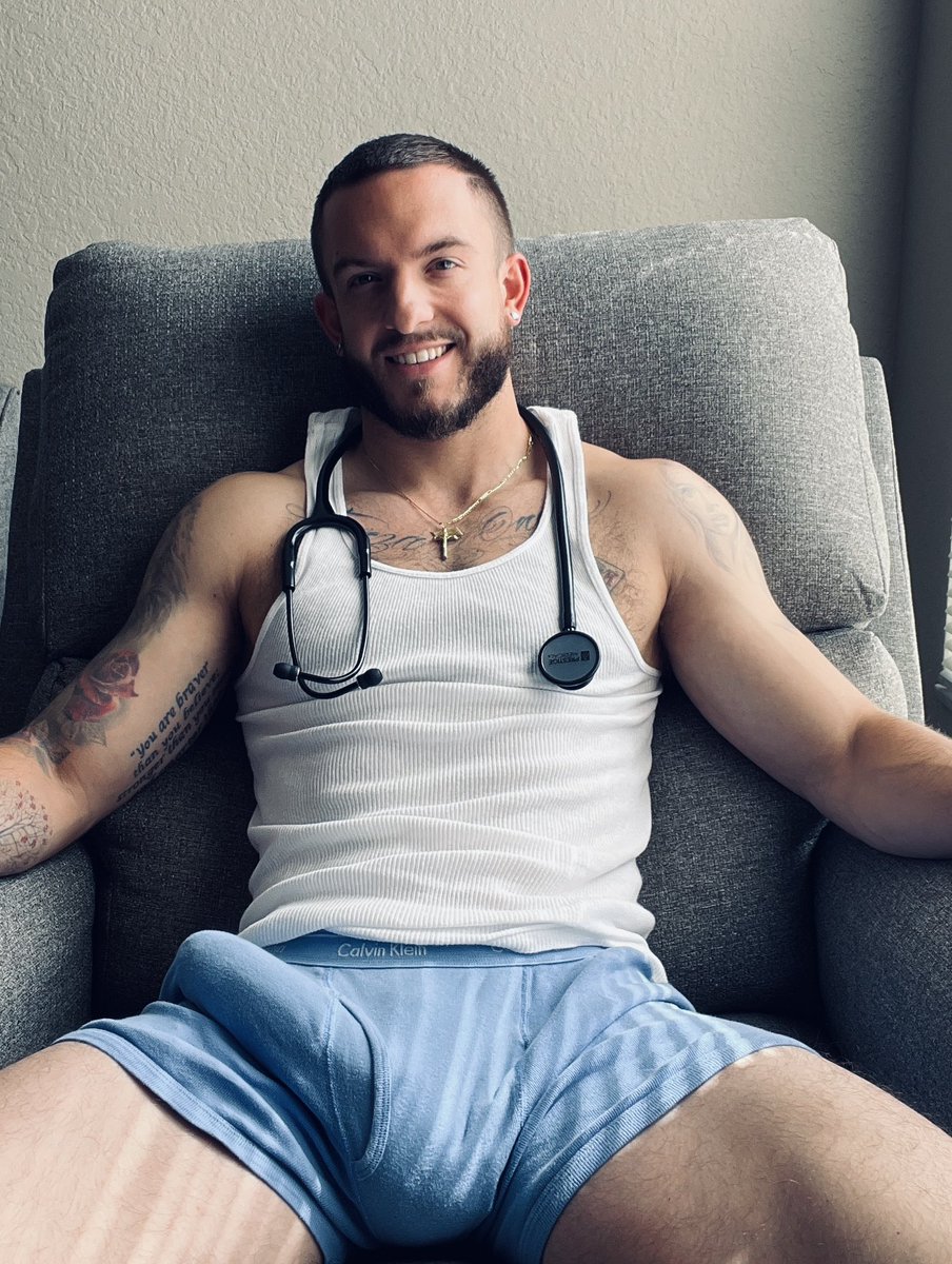 28777Dero's tweet photo. Anyone need a rectal exam?😉 #Fitness https://t.co/AUBxVbPrAz