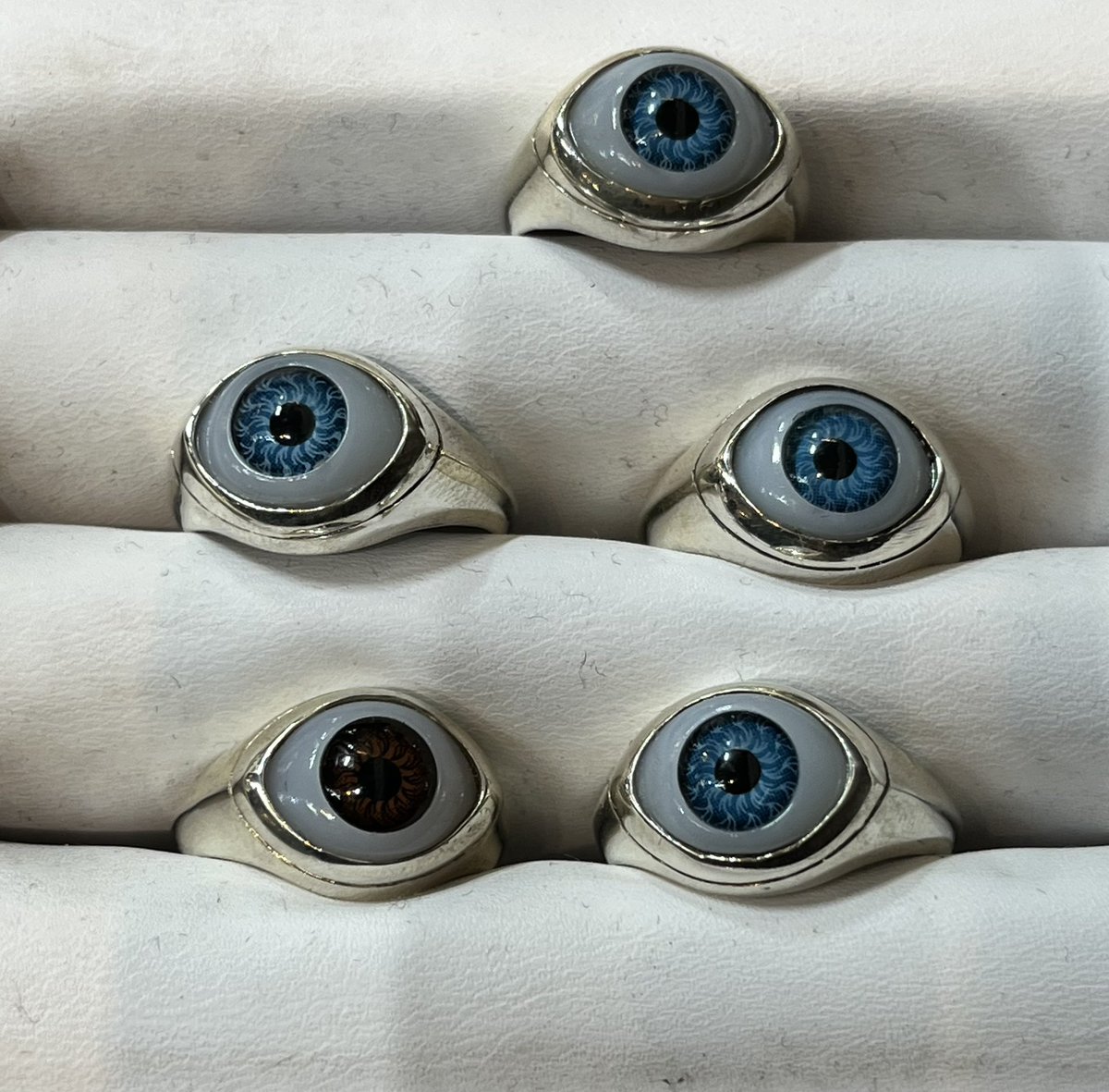 barrylaffs's tweet photo. Somewhere out there 5 fingers can’t see. #theeyeshaveit https://t.co/BVWU4EUgX2