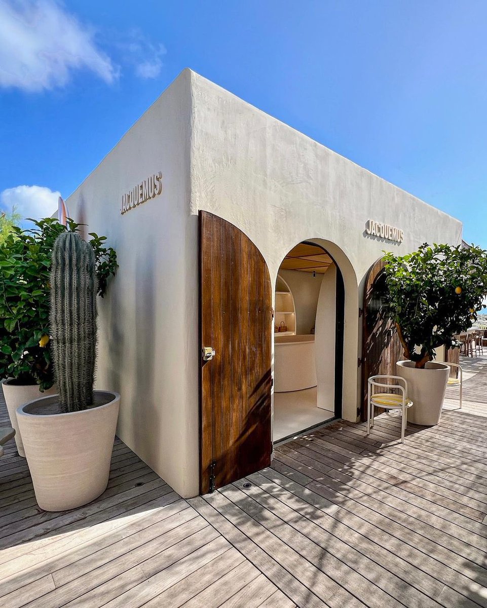 upnextdesigner's tweet photo. TELEPORT ME TO THE JACQUEMUS BEACH PLS https://t.co/y3BK3c80dG