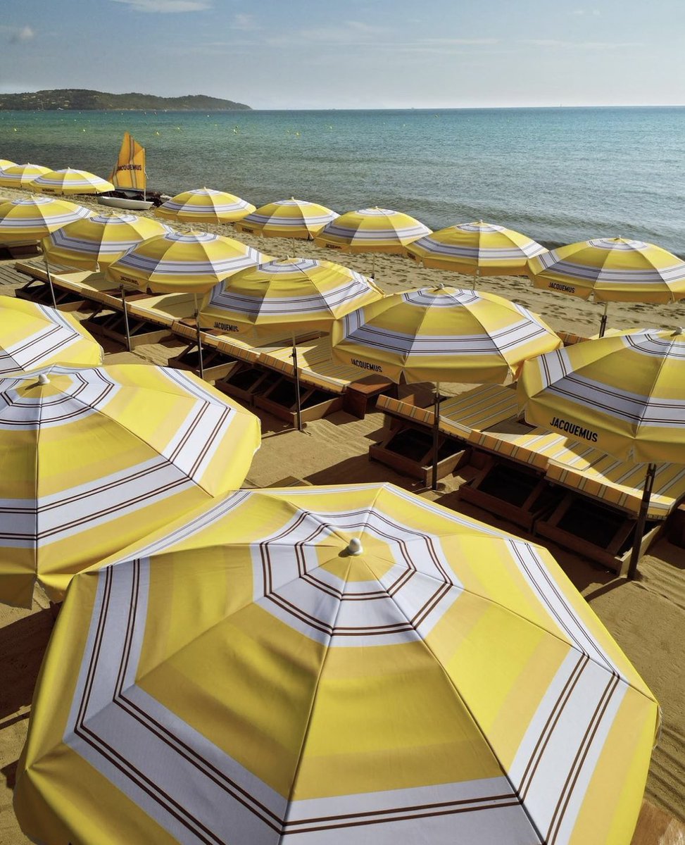 upnextdesigner's tweet photo. TELEPORT ME TO THE JACQUEMUS BEACH PLS https://t.co/y3BK3c80dG