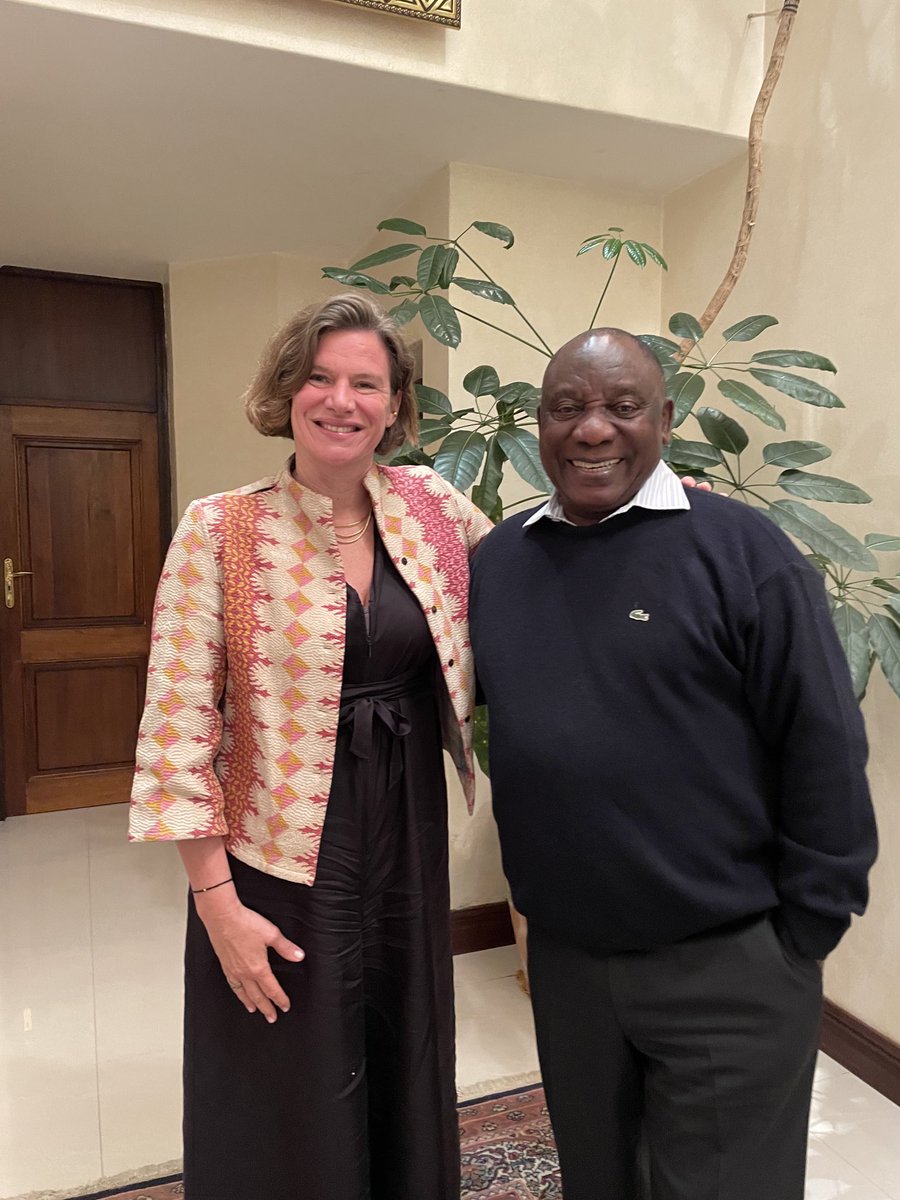 Great conversation tonight in Johannesburg with South African President ⁦<a href="/CyrilRamaphosa/">Cyril Ramaphosa 🇿🇦</a>⁩. Talked about governing health innovation for the common good (starting with next variations of mRNA vaccine in South African hub) and much needed Just Energy Transition.