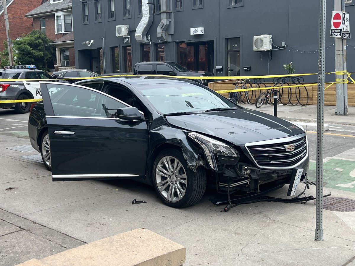 Here’s the Cadillac at Bloor / Havelock. Bullet hole in windshield.