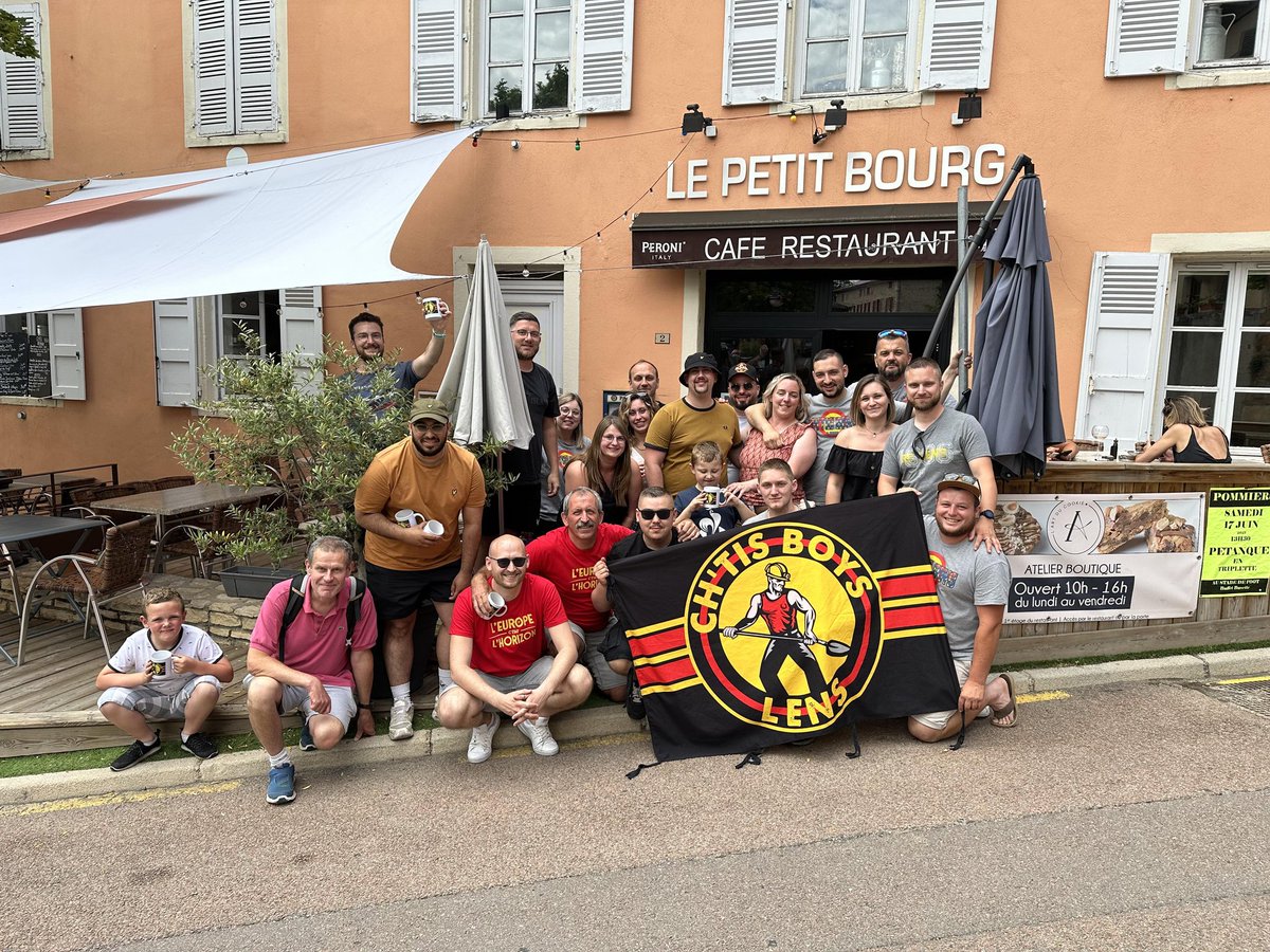 sectioncb69's tweet photo. Hier avait lieu notre assemblée générale, les membres présents ont pu en découdre sur un futsal intense le matin avant de se retrouver autour de bonnes bières et d'un bon brasero pour le repas et pour finir la réunion afin de clôturer la superbe saison et préparer la nouvelle. https://t.co/VORHFirlOC