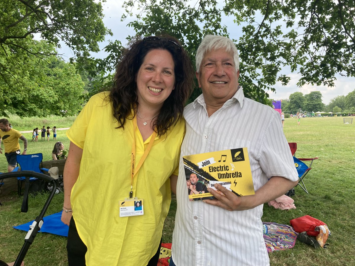 CllrRFM's tweet photo. Enjoyed the afternoon listening to @electricbrolly in #CassioburyPark and catching up with @hertslieutenant Robert Voss and @MelBoda https://t.co/hrd2jEX0uj