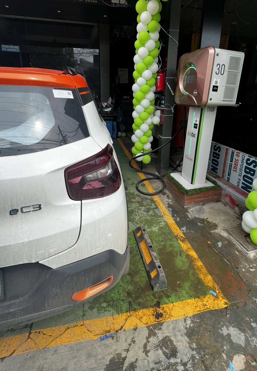 ChargeMod's tweet photo. #Kochi gets another fast charging station! We’re delighted to partner with the Electric Vehicle Owners Community, Kerala the #EVOK team to deploy fast chargers across selected hotels and restaurants in the NHs of Kerala⚡️

#powertopeople #chargeMOD https://t.co/vplZXeTfZW