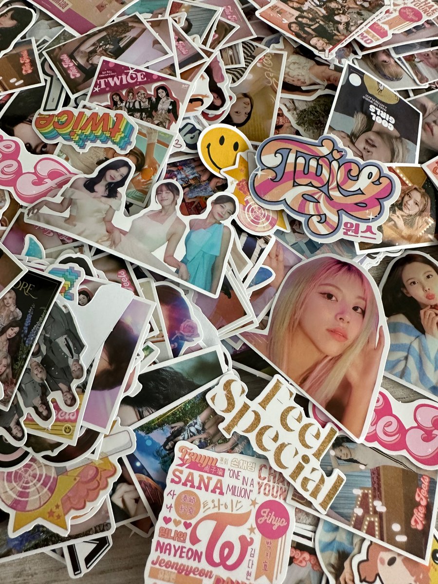 archsheepx's tweet photo. The freebies we’re handing out are ready!! 💕💕 
#TwiceinArlington #TwiceinDallas https://t.co/MBiloyW72e