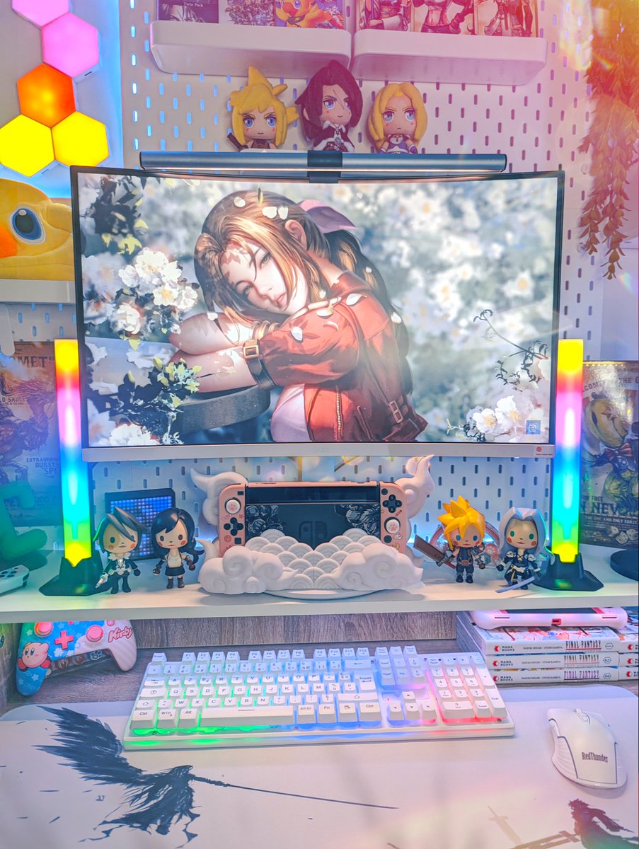Gamergirlxfr's tweet photo. Petit ajout dans le setup : un dock Switch 3D en forme de nuage 😀☁️ J'aime beaucoup le rendu 💙 

@Vulkaza #setup #FinalFantasy #Switch https://t.co/GsXIFadK5u