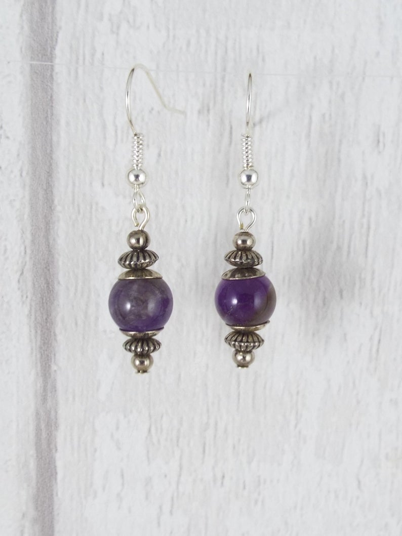 Beautiful little pair of amethyst round drop earrings that are looking to come and hang with you. Check them out in the link below 

creatoriq.cc/3LjGRWy

#Ad #Earrings #Amethyst #SemiPrecious #Drop #Dangle #Etsy #CraftBizParty