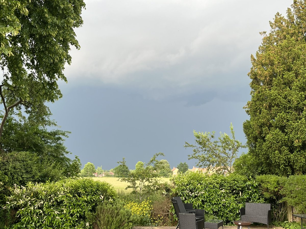 PhilJPeacock's tweet image. A storm’s coming! #SummerThunderstorms