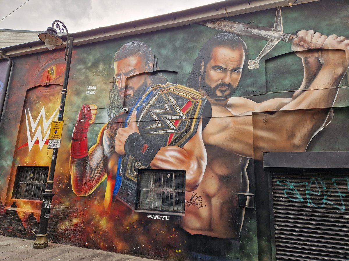 PrincessPick1ez's tweet photo. You're still in Cardiff! #wwe #cardiff https://t.co/16FvEp5M9k