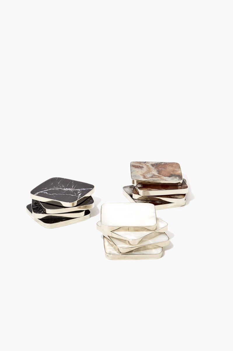 airedelsurstore's tweet photo. ¡Seguro le encantará!
Nuestros elegante posavasos de ónix y metal de alpaca.
Viene en set de 4 en caja de madera rígida.
#airedelsurstore #marcelolucinistudio #homeaccesories #handmade #handcrafted #airedelsur @1stdibs @1stdibsstyle #stonecoasters #coasters #onyxcoasters https://t.co/5wETmBKUfV