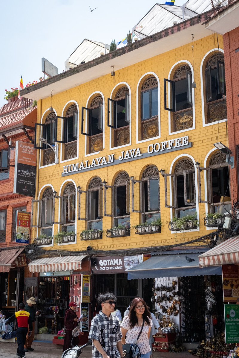 idlebrainjeevi's tweet photo. Himalayan Java Coffee is called as “Starbucks of Nepal”. It has swanky coffee shops all around. High-end interior with excellent coffee.
The exterior is shot in Boudha Stupa and interior is shot at Thamel.
#himalayanJava #HimalayanJavaCoffeeShop #Nepal #photography #travel #Travelphotography